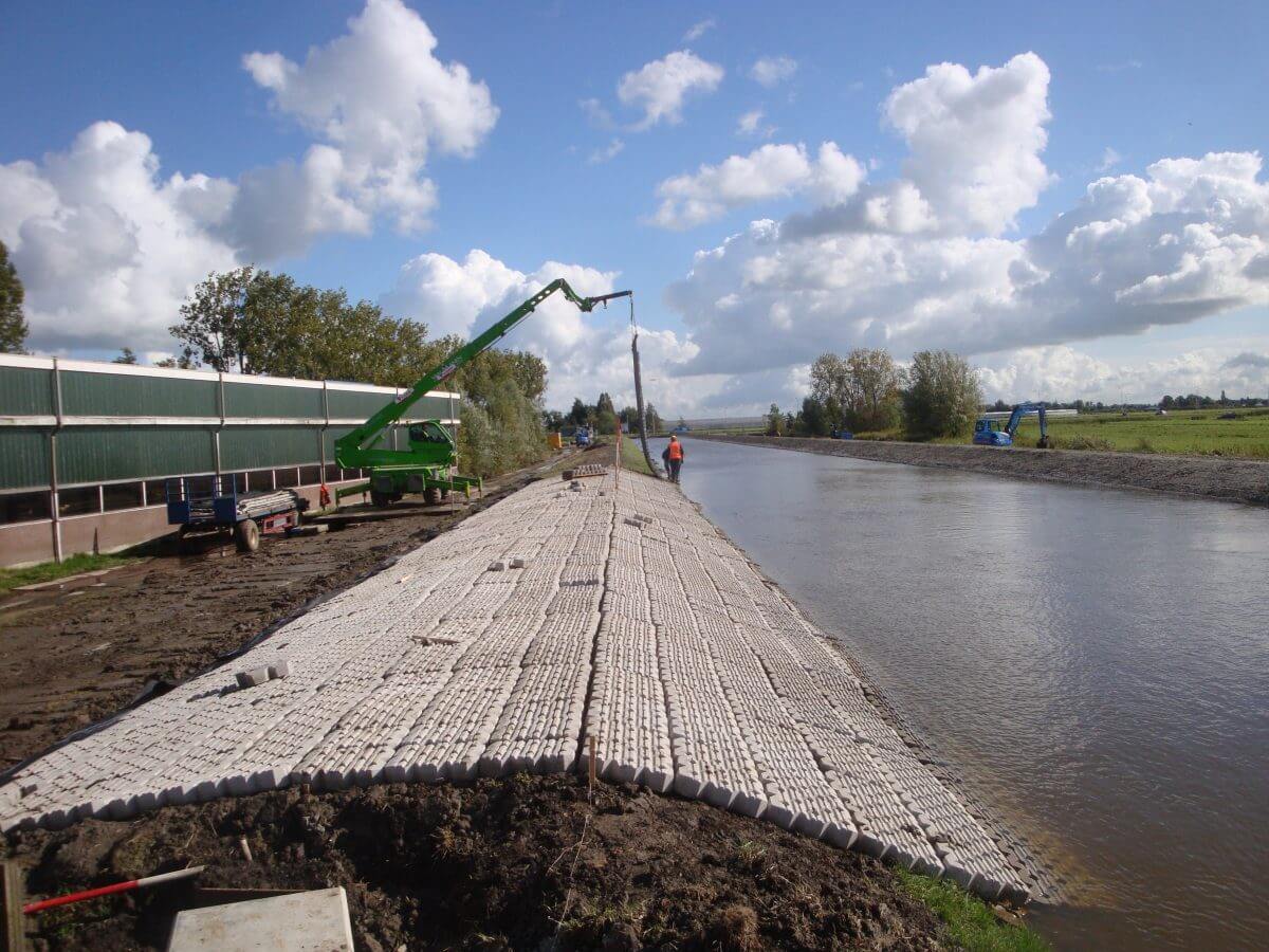 Die Betomat®-Betonblockmatten werden als Ufer- oder Bodenschutz eingesetzt.