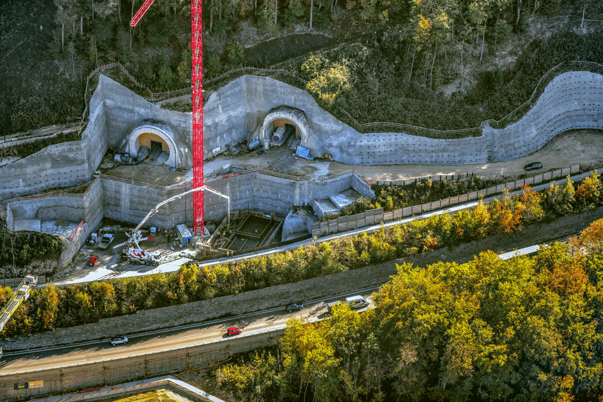 Rund 50.000 Kubikmeter Beton liefert Holcim von den Werken Gruibingen und Kirchheim an die Baustelle.
