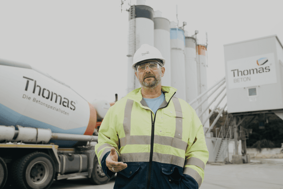 Rens Riegel, Anlagenführer im Thomas Beton Werk in Heiligenhafen, nutzt die App und freut sich, dass seine Arbeit dadurch erleichtert wird.